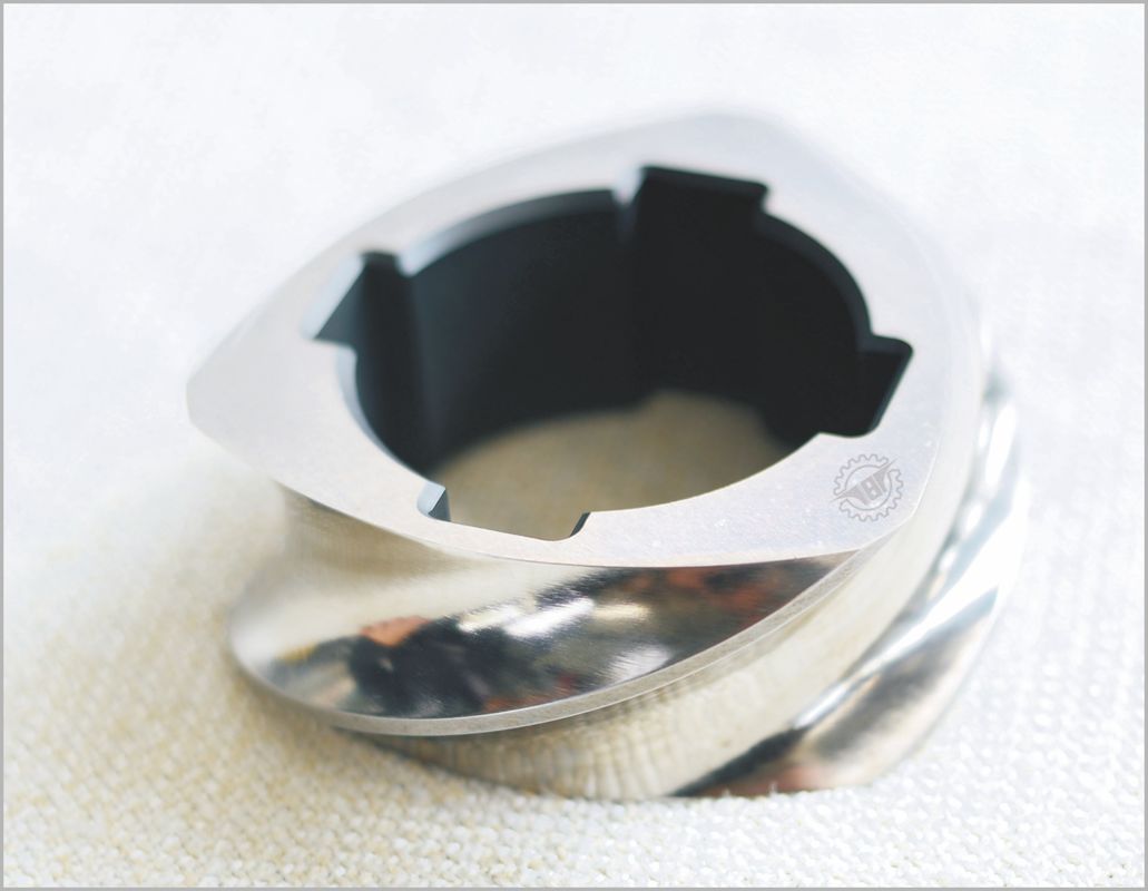 پیچ های ماشین دوقلو سه قلو رنگ فلزی یکپارچگی برش بالا Extruder screw element