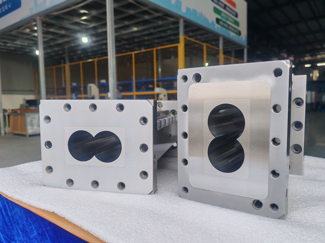 قالب‌های CTE 75 بشکه‌ای سفارشی برای دستگاه اکسترودر دوپیچ در خط اکستروژن پلاستیک